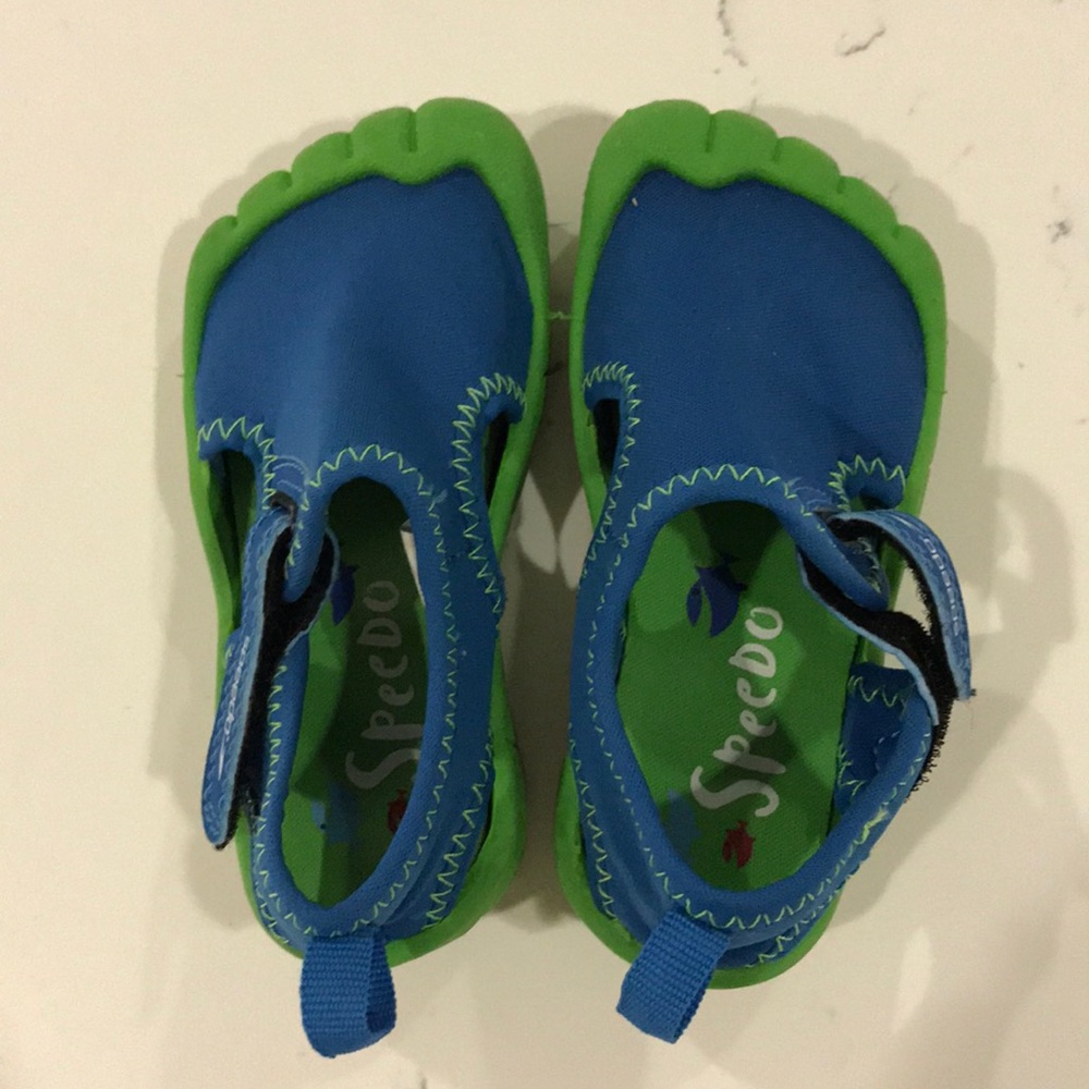 Speedo Kids Water Shoes - size toddler Medium (6)